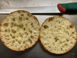 Schiacciatina toscana alla Quelli di Bonci: la variante croccante, rustica e fatta in casa